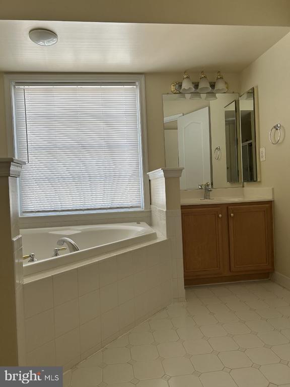 Building Photo - 2822 Laura Gae Cir