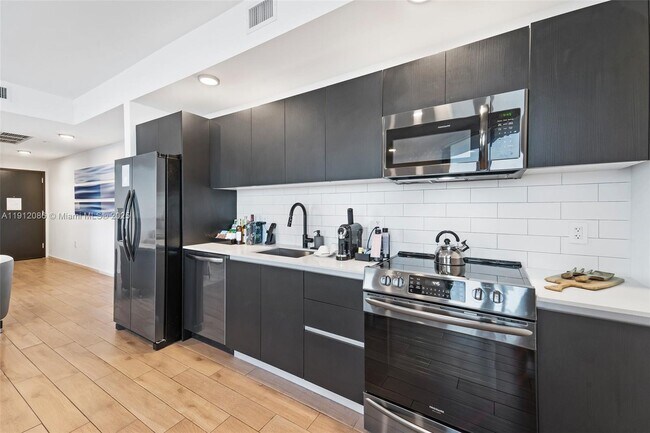 Building Photo - 398 NE 5th St