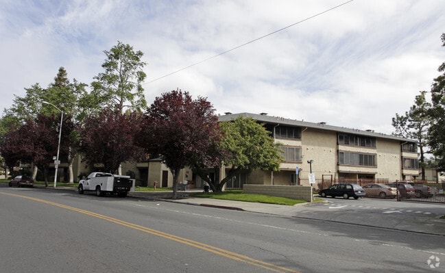 Primary Photo - Hayward Villa Apartments