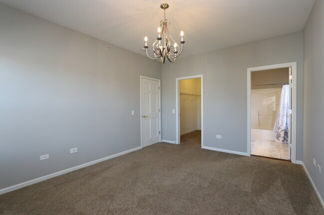 Building Photo - 3333 Stratford Ct