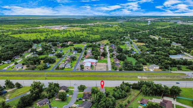 Building Photo - 221 3rd St N