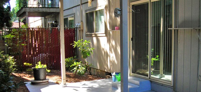 Building Photo - Francis Street Apartments