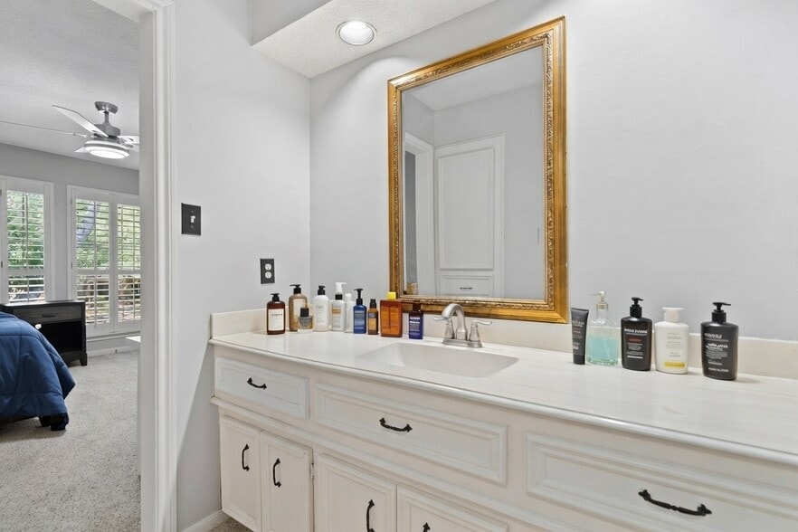 Building Photo - 1218 Emerald Green Ln