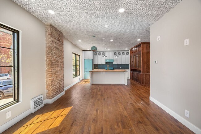 Building Photo - Thiel on 9th