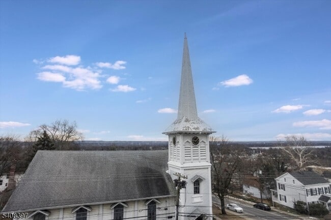 Building Photo - 204 Church St