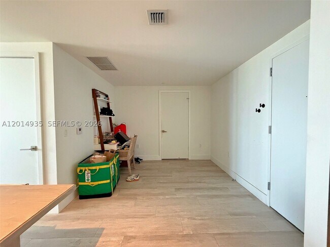 Building Photo - 121 NE 34th St