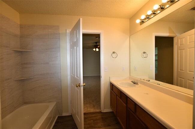 Building Photo - 9707 Copper Creek Dr