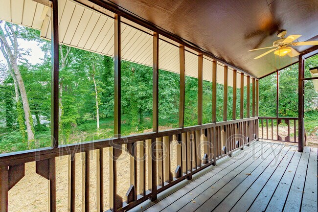 Building Photo - 508 Briar Park Ln