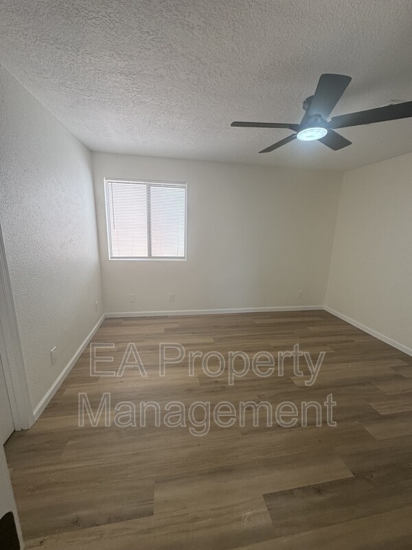 Building Photo - 4830 Aquamarine Dr NE