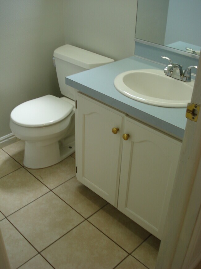 Building Photo - 60 E 200 N