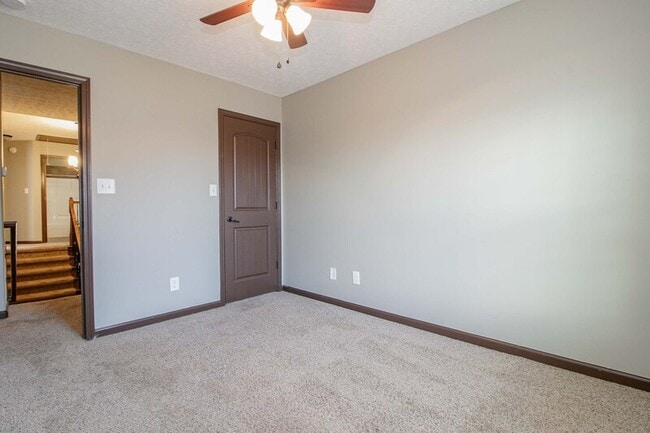 Building Photo - 1450 Raven Rd