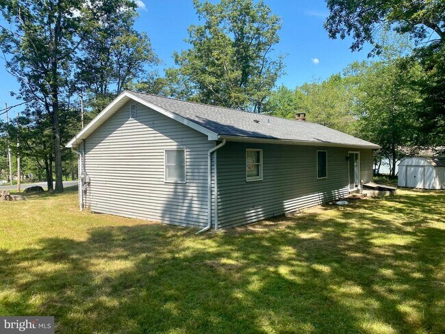 Building Photo - 4535 Pine Ridge Dr W