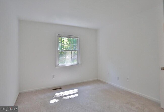Building Photo - 2402 Windbreak Dr