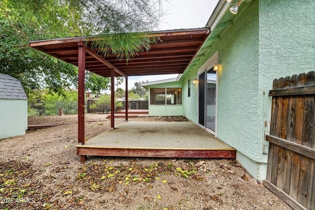 Building Photo - 1892 Vista Dr