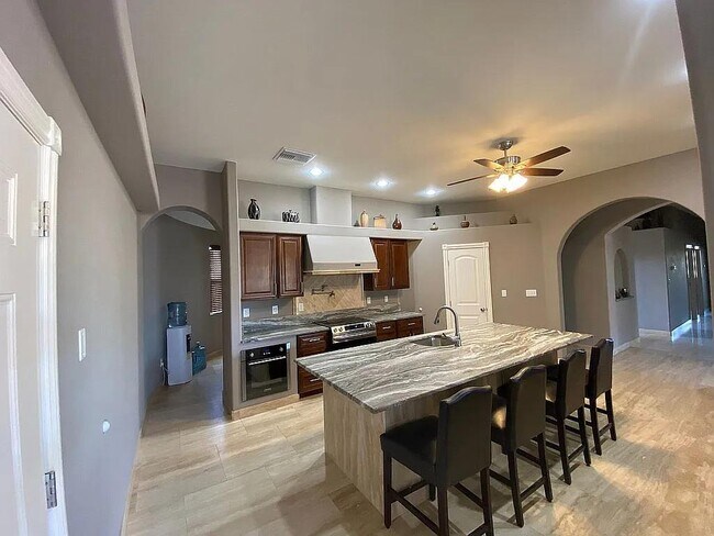 Building Photo - 3528 N Val Vista Rd