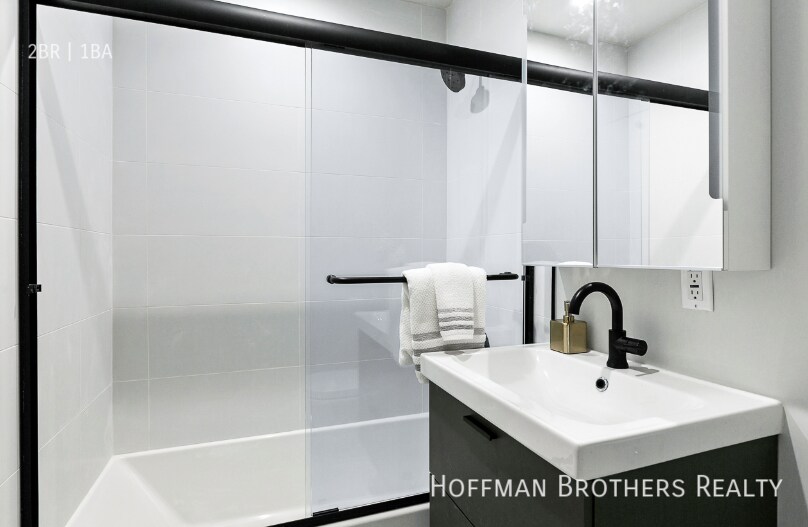 Building Photo - 215 Lucas Ave