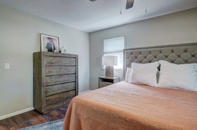 Building Photo - Turnkey Gem: Fully Furnished 5-Bedroom Home with Spacious Layout and Corner Lot!