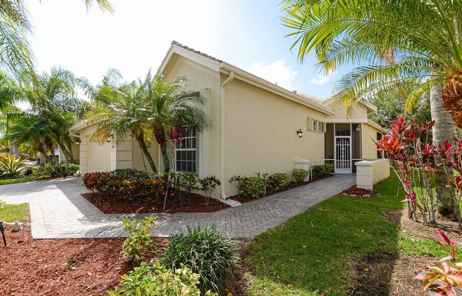 Walk up on pavers to homes door - 798 SW Munjack Cir