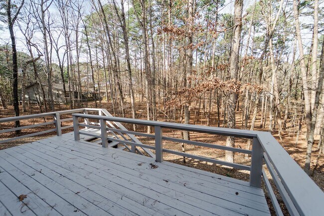 Building Photo - 2 bed, 2 bath newly renovated