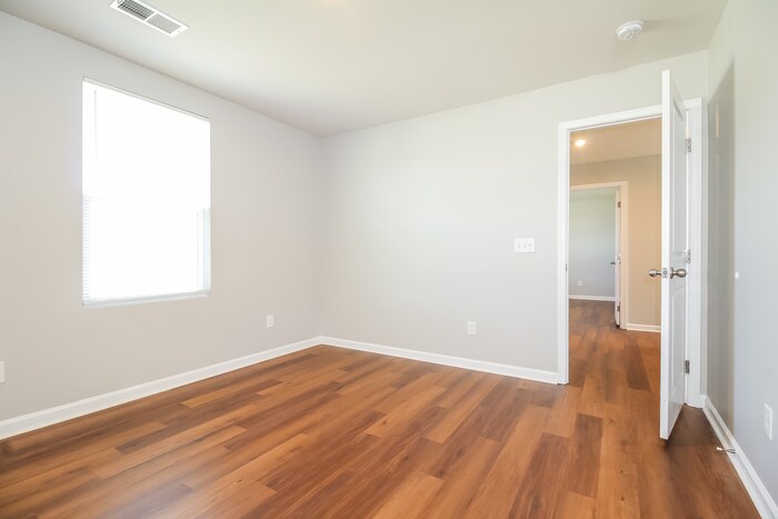 Building Photo - 12 Tattershall Rd