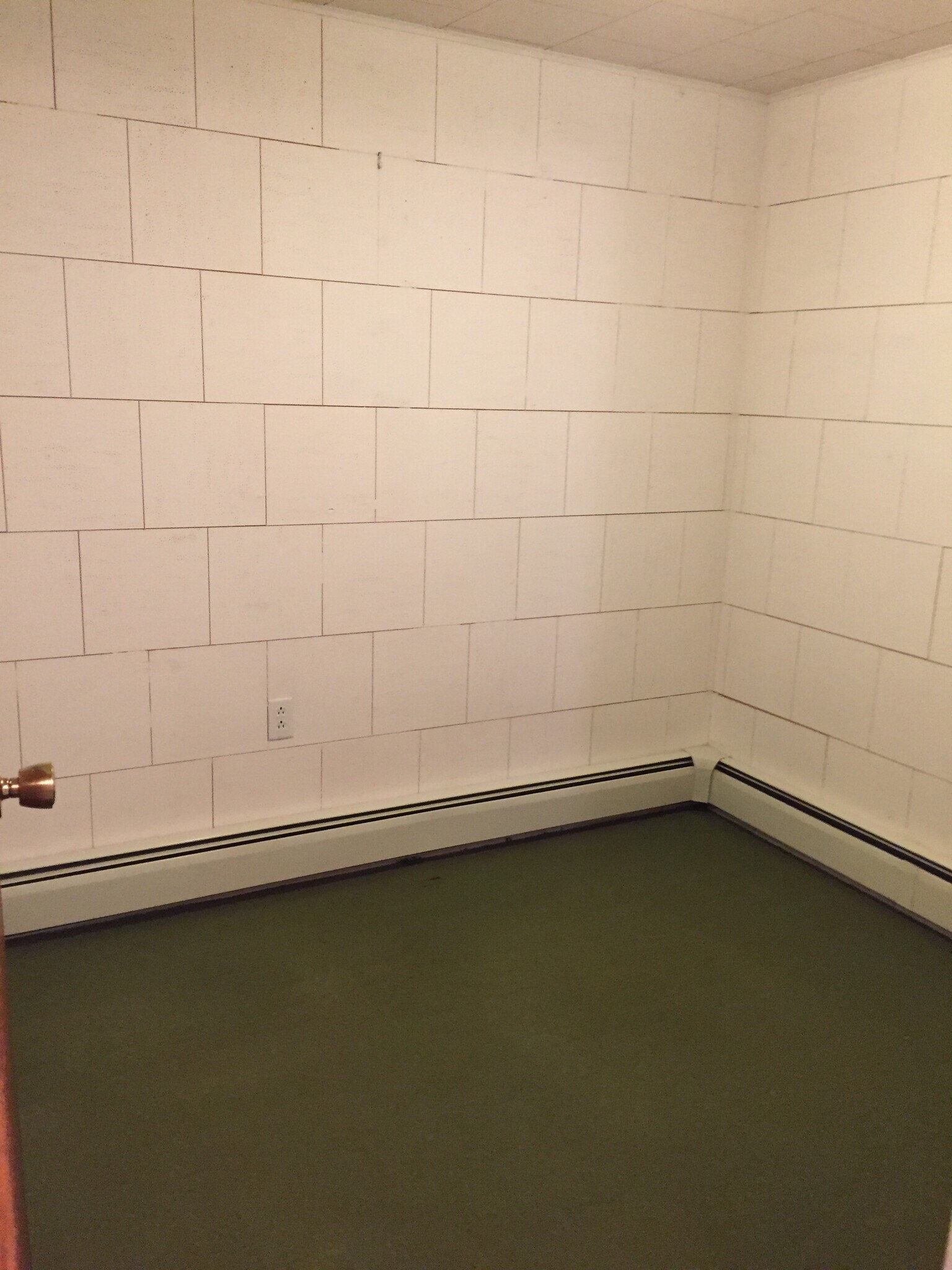 Office/craft/storage - 300 S Side Dr