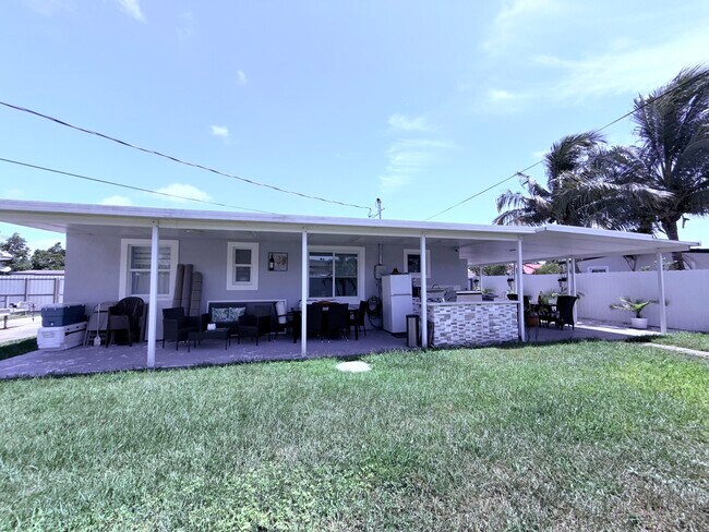 Building Photo - 9235 SW 41st St