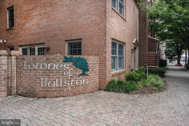Building Photo - 4223 N Carlin Springs Rd