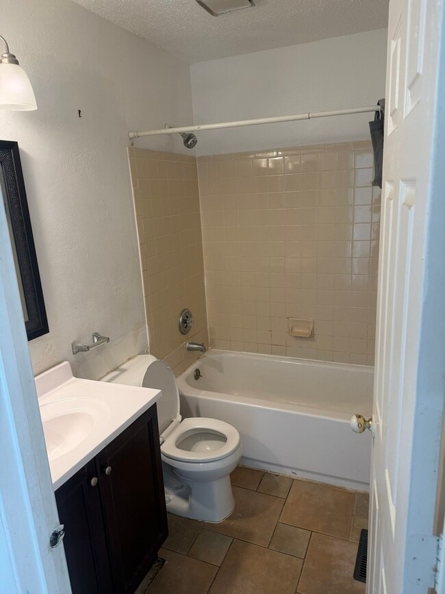 Building Photo - 1009 Pheasant Run Ln