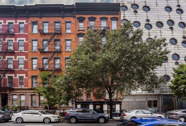 Building Photo - 344 W 17th St