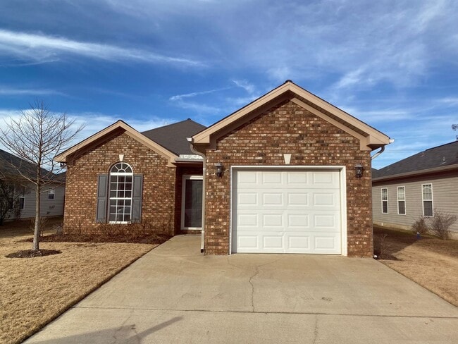 Building Photo - Cozy 3 Bed 2 Bath Available January 2026!