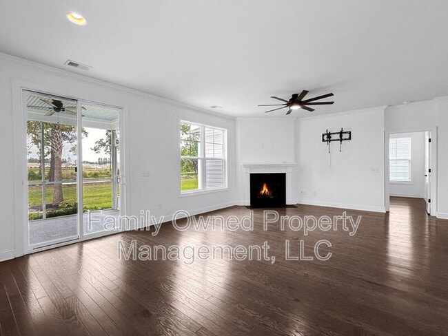 Building Photo - 128 Whaler Ave