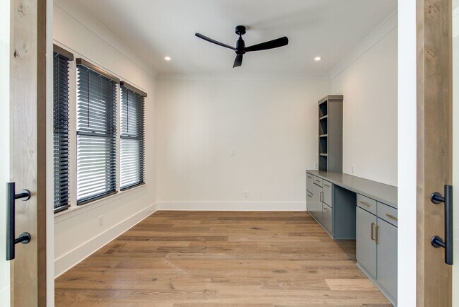 Building Photo - Like New 4 Bedroom Luxury Home in Franklin TN