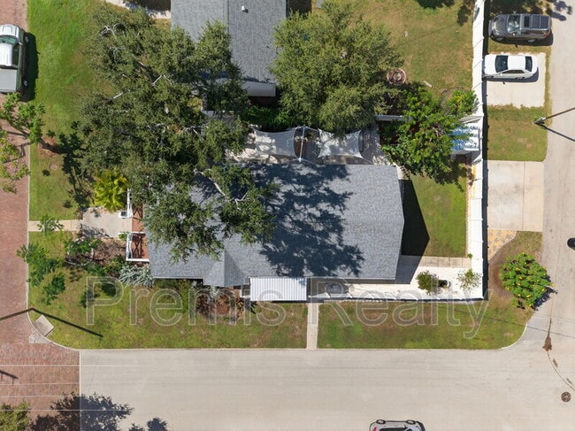 Building Photo - 4201 3rd Ave N