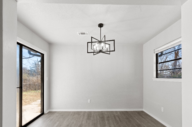 Building Photo - 1304 Pinewood Ct