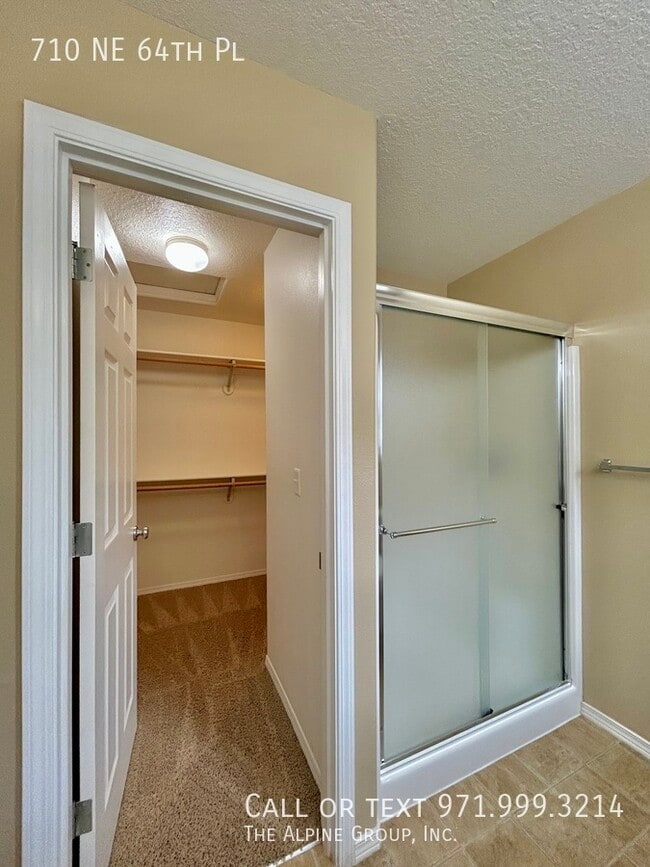 Building Photo - 710 NE 64th Pl