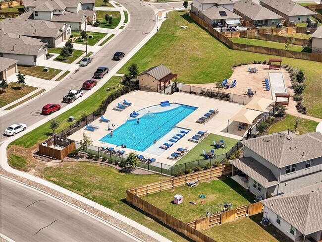 Building Photo - 303 Rainmaker Ln