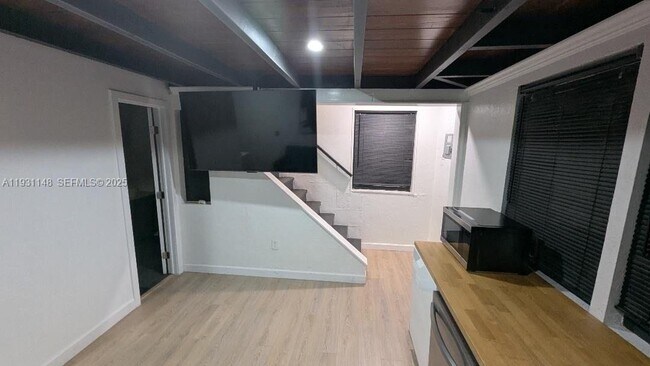 Building Photo - 2809 SW 8th St