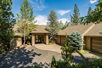 Building Photo - 1/2 off first months rent / Large home in gated Awbrey Glen neighborhood