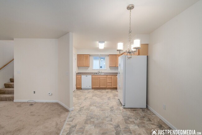 Building Photo - 530 Bitterroot Cir