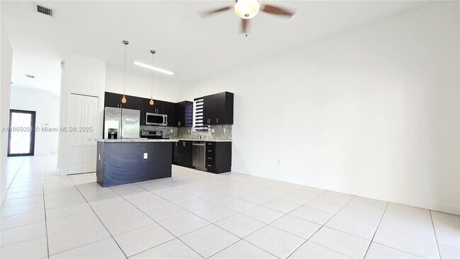 Building Photo - 14941 SW 26th Terrace