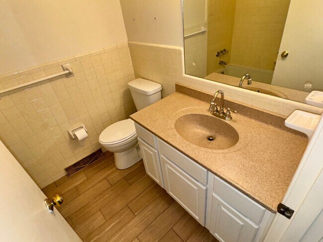 Building Photo - Beautiful House in Tates Creek! 4 BR, 2.5 ...
