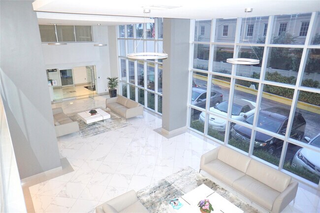 Building Photo - 525 N Ocean Blvd