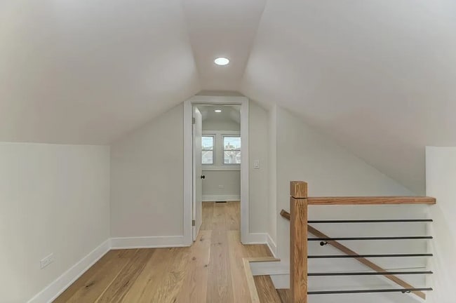 Building Photo - Portage Park 4 bed, 2.5 bath classic!