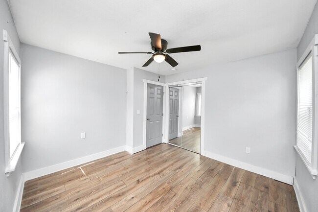 Building Photo - 5738 Kenilwood Dr