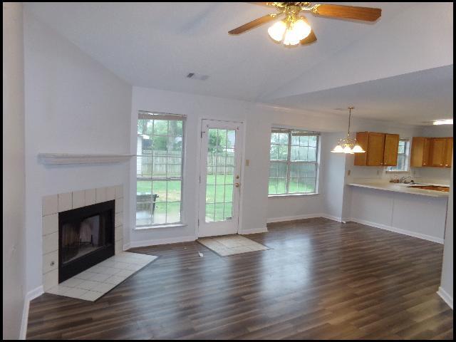 Building Photo - 2301 Lakeshore Dr