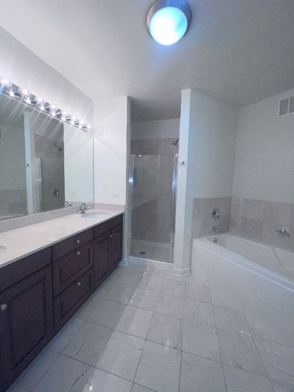 Building Photo - 420 E Waterside Dr