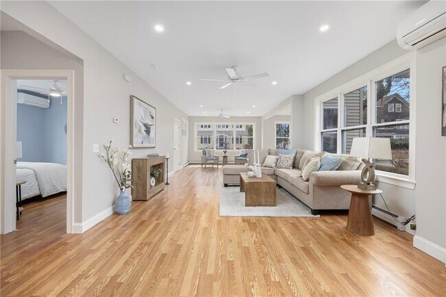 Building Photo - 146 Evergreen St