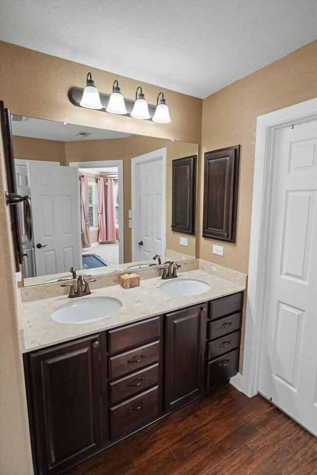 Building Photo - Exquisite 3-bedroom, 2.5-bathroom off 1604 and Culebra Road - Realtor Commission: $500
