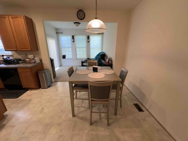 Building Photo - 12039 Kemps Landing Cir