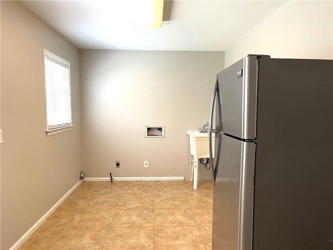 Building Photo - 5045 Spalding Dr